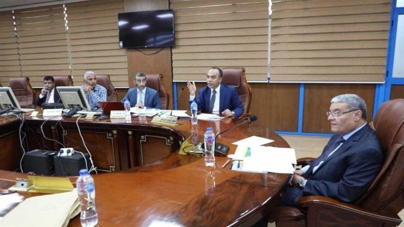 محافظ المنيا يتراس