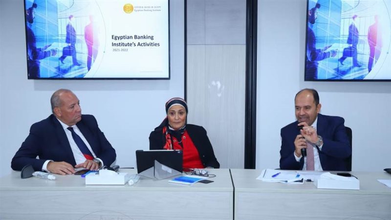 مسولي المعهد خلال