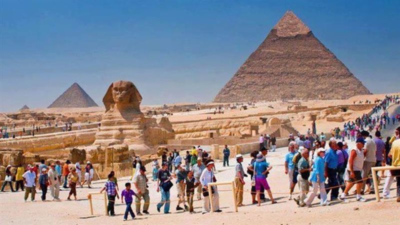 السائحين الوافدين