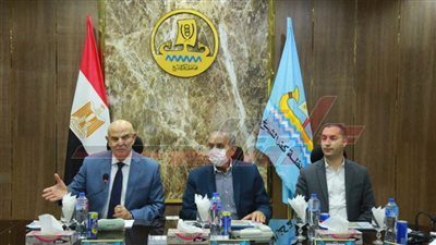   مستشار رئيس الجمهورية ومحافظ كفر الشيخ يناقشان 