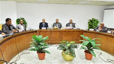 محافظ أسيوط يلتقي لجنة تقويم الأداء والمتابعة والتفتيش بوزارة التنمية المحلية لمتابعة مبادرة حياة كريمة 