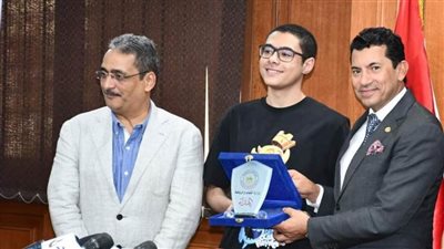 طالب بكلية الحاسبات جامعة المنصورة يفوز بكأس العالم للرياضات الإلكترونية في لعبة 