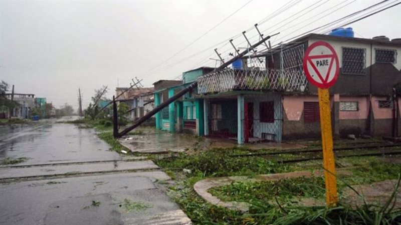 الإعصار إيان