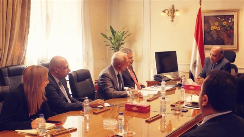 خلال الاجتماع