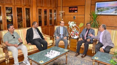 رئيس جامعة أسيوط يستقبل وفدًا من كلية الطب والعلوم الصحية بجامعة حضرموت اليمنية 