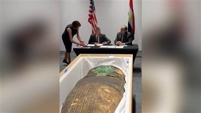 مصر تسترد غطاء تابوت خشبي أثري من متحف هيوستن بالولايات المتحدة
