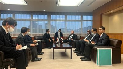 وزير النقل يبحث مع عدد من المسؤولين اليابانيين تعزيز التعاون بين البلدين