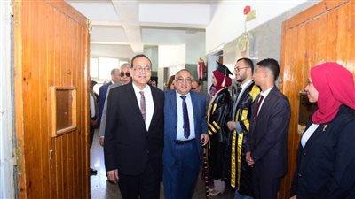 رئيس جامعة سوهاج يشهد احتفالية عيد الخريجين للدفعة الرابعة بكلية الصيدلة 