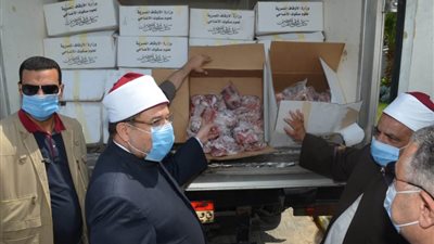 وزير الأوقاف ومحافظ البحر الأحمر يتفقدان توزيع طني لحوم من صكوك الأضاحي والإطعام