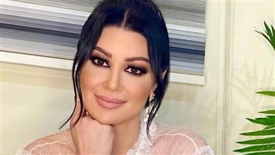 أروى تواجه انتقادات في إيطاليا بسبب فستانها