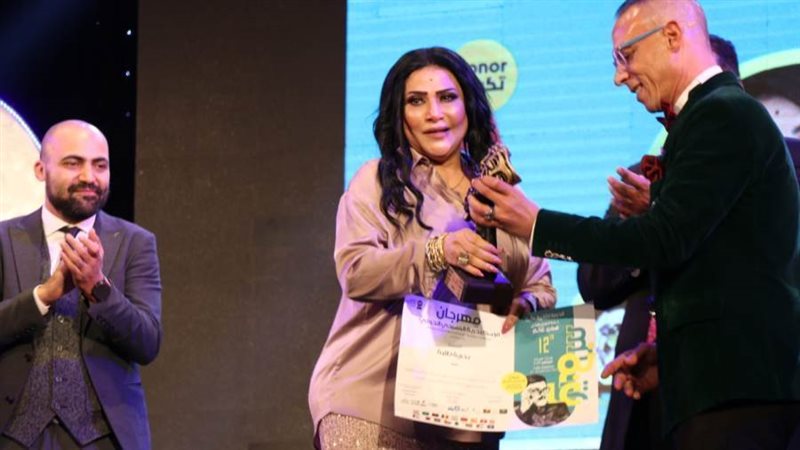 الفنانة بدرية طلبة