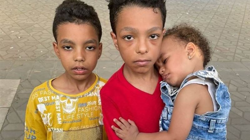 إعادة ثلاثة أطفال