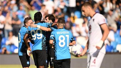 نابولي يفوز على تورينو 3-1 بالدوري الإيطالي لكرة القدم