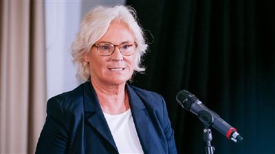 وزيرة الدفاع الألمانية تصل أوكرانيا في زيارة مفاجئة