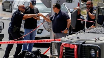 إصابة مستوطن بإطلاق نار على حافلة شرقي نابلس