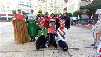 ببدلة ضابط وعلم مصر.. انطلاق العام الدراسي الجديد بمدارس الدقهلية