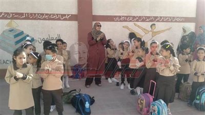 الفرحة على وجوه الطلاب في أول يوم دراسي بالمنيا (صور) 