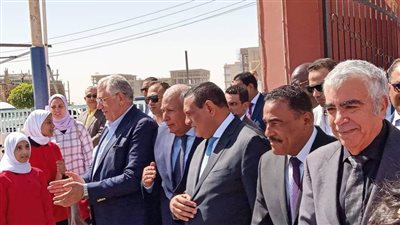 احتفالا بالعيد القومي.. وزراء وسفراء يتفقدون مجمع المصالح المميكن في الوادي الجديد