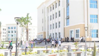 بالصور.. وزير التعليم العالي يستعرض تقريرًا حول انتظام الدراسة بجامعة المنصورة الأهلية