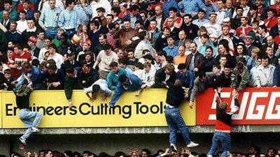 عندما تحولت الملاعب إلى ساحة للقتال.. أبرز 5 حوادث في كرة القدم 