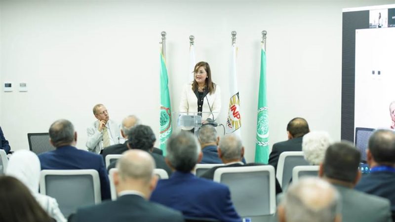 وزيرة التخطيط تفتتح