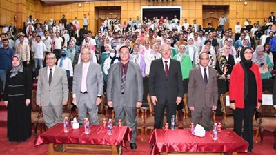 رئيس جامعة القناة يشيد بالمستشفى التعليمي 