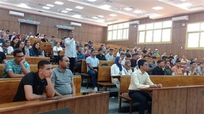 وزير التعليم العالي يستعرض تقريرًا حول انتظام الدراسة بجامعة جنوب الوادي الأهلية