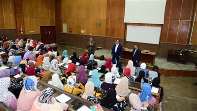 رئيس جامعة سوهاج يواصل جولاته التفقدية لمتابعة انتظام المحاضرات بكليات المقر الجديد 