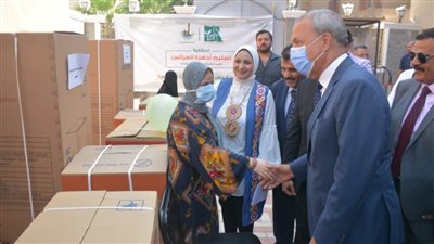 محافظ القليوبية يسلم جهاز عرائس لـ17 فتاة من المقبلات على الزواج