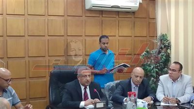 رئيس مجلس إدارة شركة مياه كفر الشيخ يعقد اجتماعًا بالقيادات الداخلية