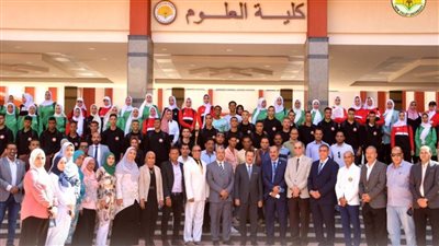 رئيس جامعة الوادي الجديد يشهد تحية العلم بمقر الجامعة في أول أيام الدراسة