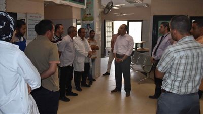 نائب محافظ المنيا يحيل عددا من العاملين بالوحدة الصحية بدمشير للتحقيق لتركهم العمل