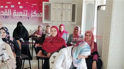 تدريب الشباب والفتيات على عدد من الحرف ضمن 