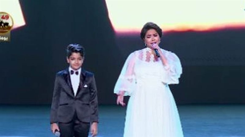 أغنية وأنت ماشي في