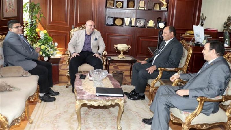 محافظ بنى سويف يستقبل