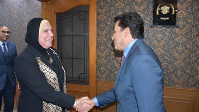 وزير الرياضة يلتقي نيفين جامع رئيس جهاز تنمية المشروعات الصغيرة والمتوسطة
