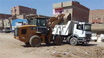 حملات لإزالة المخلفات بناصر ومواجهة الإشغالات بالتعاون مع شرطة المرافق ببنى سويف