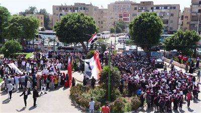 محافظ سوهاج ورئيس الجامعة يشاركان طلاب من أجل مصر بالمسيرة الوطنية 