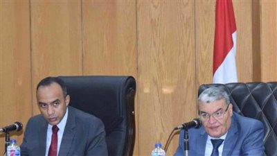 محافظ المنيا يبحث المقومات الاستثمارية والاقتصادية