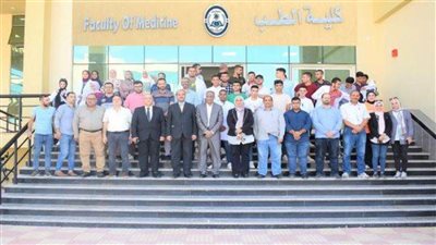 رئيس جامعة العريش يناقش جاهزية كلية الطب والوقوف على احتياجاتها 