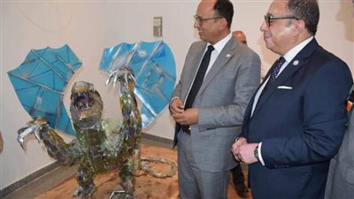 بالصور.. افتتاح السيد قنديل رئيس جامعة حلوان معرض «إنجاز 2022» 