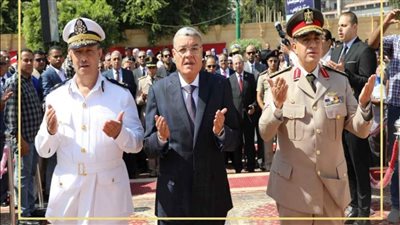 محافظ المنيا يضع إكليلا من الزهور على النصب التذكاري خلال احتفالات الذكرى الـ49 لنصر أكتوبر.. صور