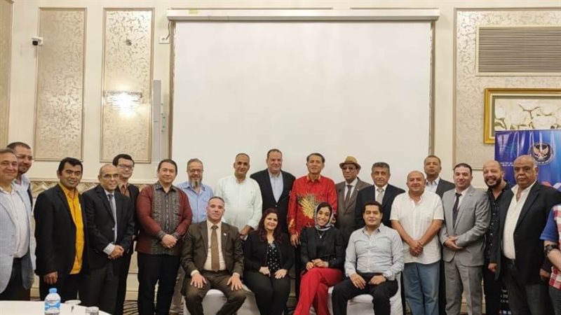 عدد من التجار رالمصدرين