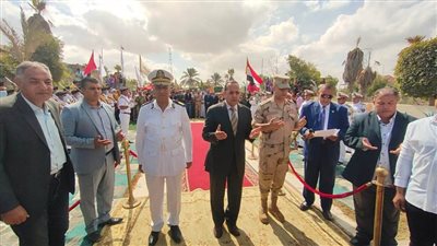 وضع إكليل الزهور على النصب التذكاري للجندي المجهول بشمال سيناء