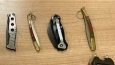 جمارك مطار القاهرة الدولي تحبط محاولتي تهريب أسلحة بيضاء ومواد مخدرة