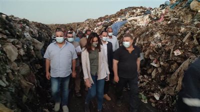 نائب محافظ البحيرة تتفقد مصنع تدوير القمامة بحوش عيسى