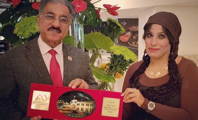 تهنئة للزميلة شاهيناز عزام لتكريمها من الجامعة الأهلية بالبحرين