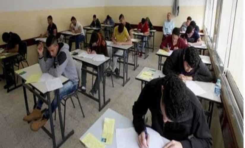 الفرنساوي يرسم الفرحة على وجوه طلاب أولي ثانوي بالمنيا