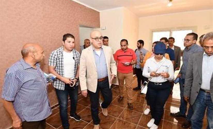 وزير الإسكان يتفقد الوحدات السكنية بالإسكان الاجتماعى بمدينة الفيوم الجديدة