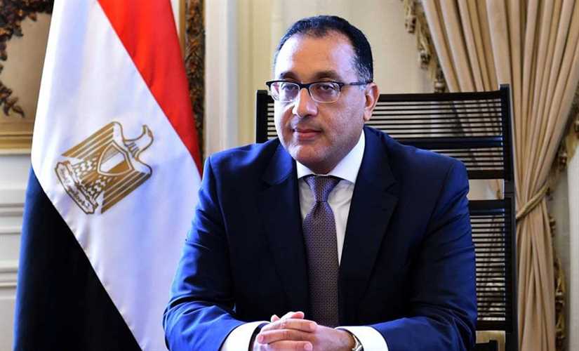 عاجل.. رئيس الوزراء: الإسراع برصف الطرق في القرى وانارة الشوارع